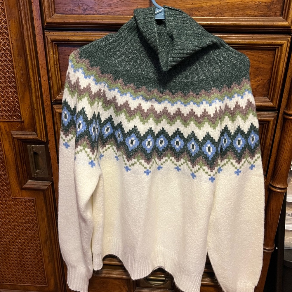 Women’s NWOT Buffalo  Green and Cream Fair Isle Patterned Sweater